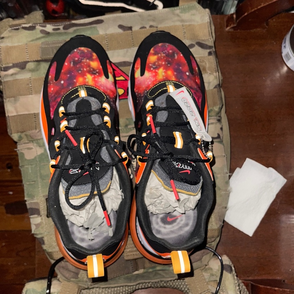 Nike react orenge an black galaxy’s  size 9. Fresh to death.